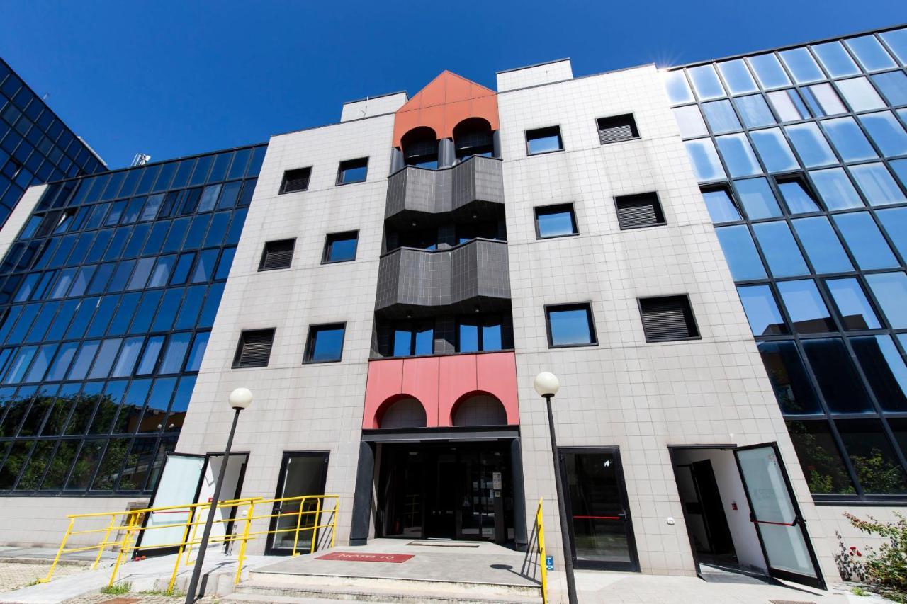 Noto 10 Lägenhet Milano Exteriör bild